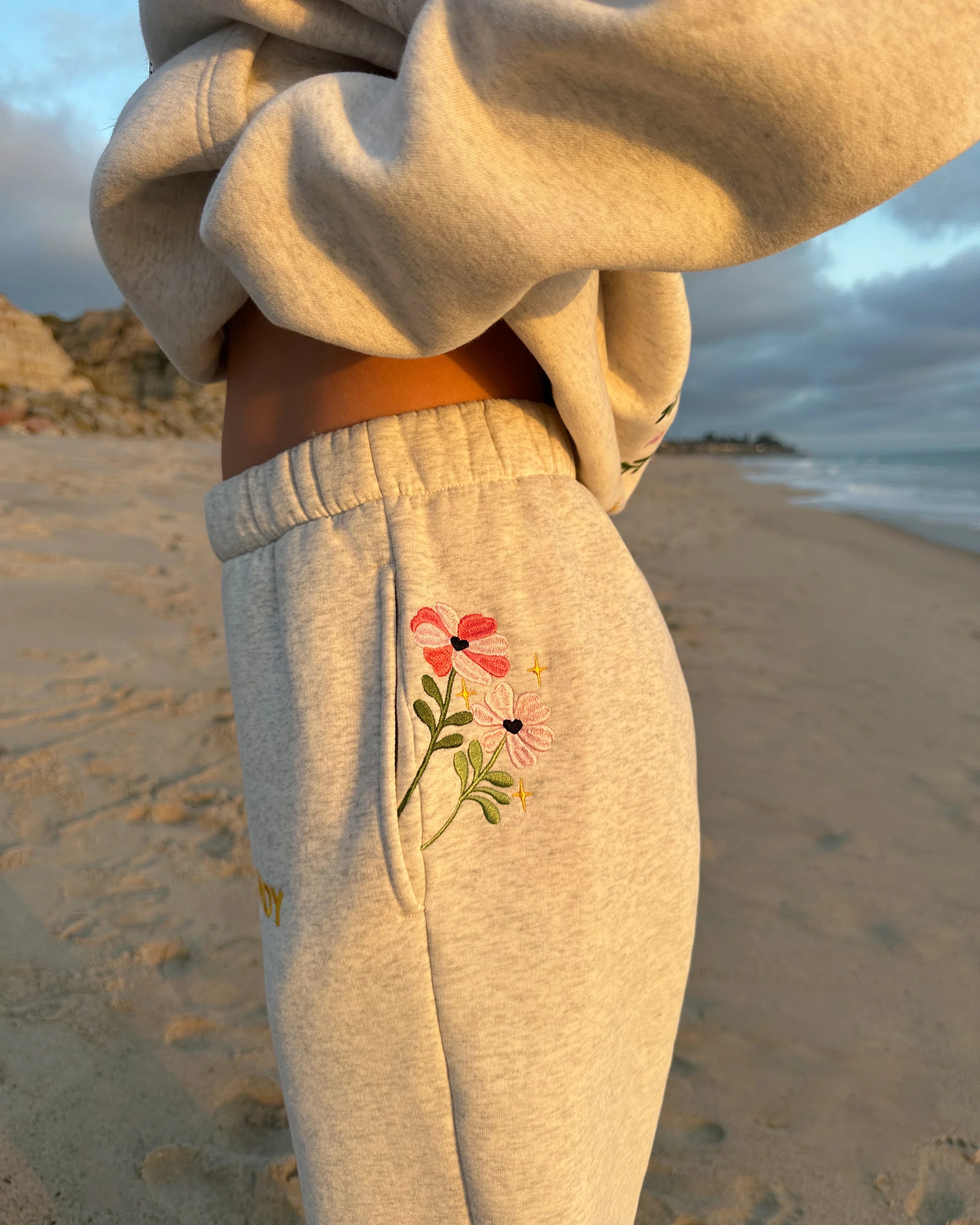 "Gift Giving" Sweatpants in Heather Gray