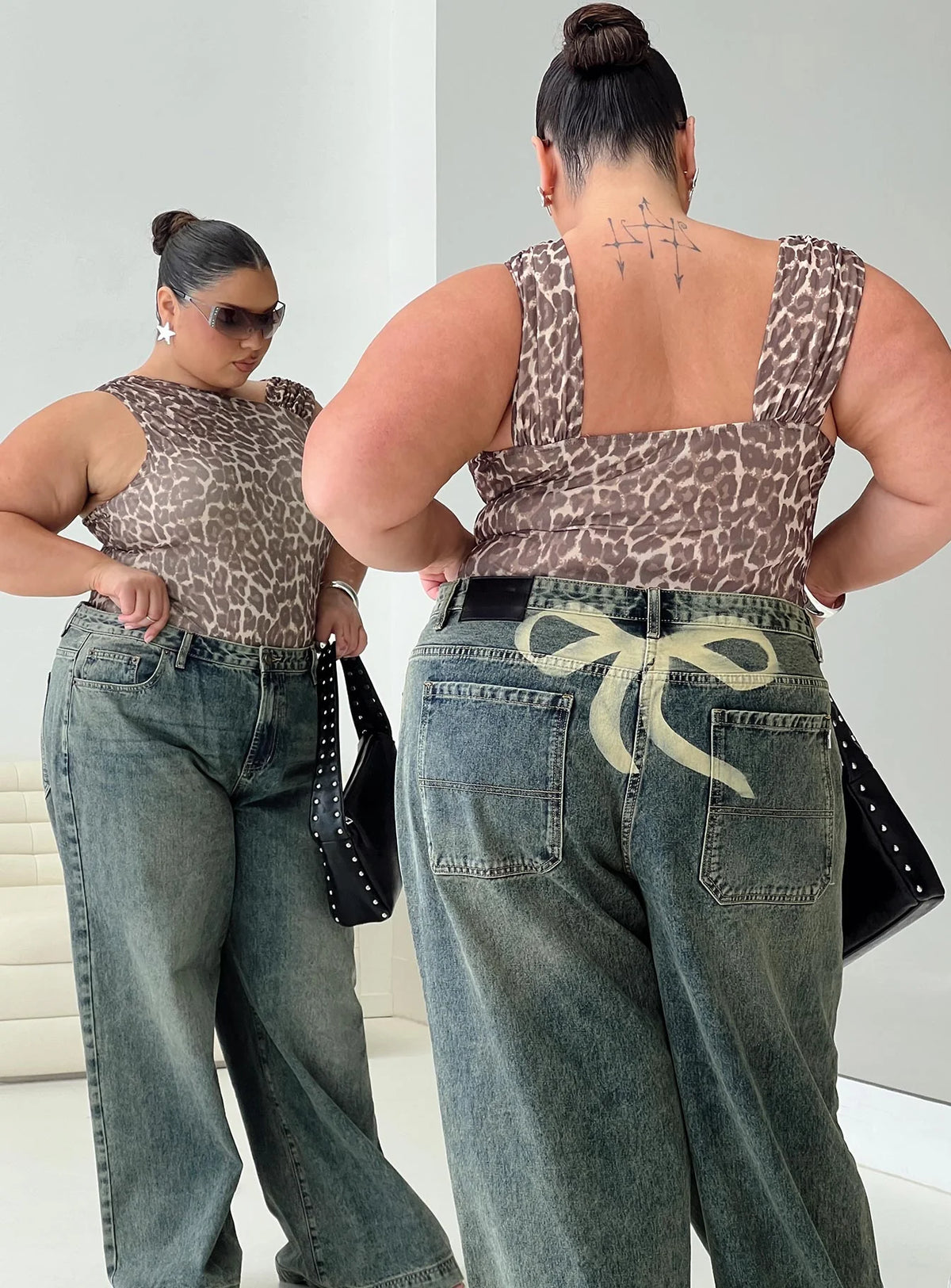 Ribbon Stamp Low Rise Wide Leg Jeans Antique Wash Curve